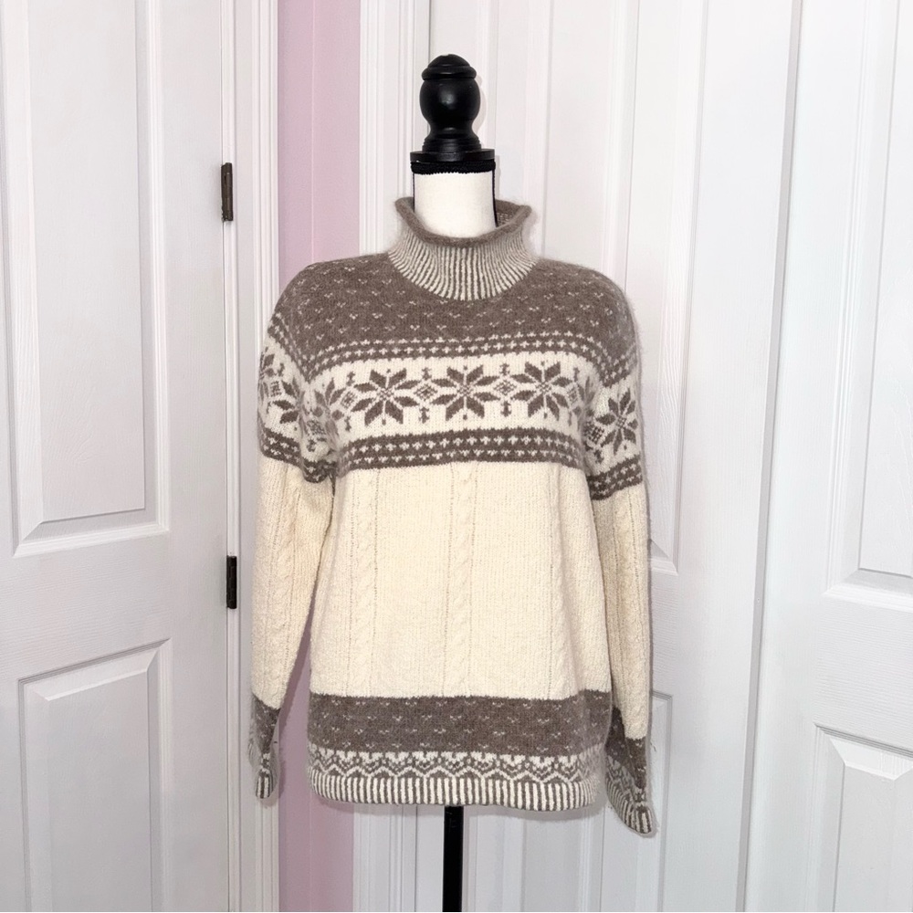 Valerie Stevens Lambswool & Rabbit Hair High Neck Snowflake Knit Sweater Medium